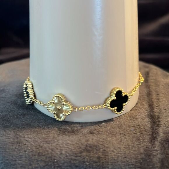 Fashion Clover Black And Gold Tone Stainless Steel Bracelet - Picture 8 of 10